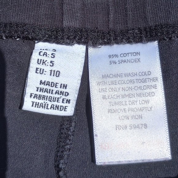 🪻Gifting🪻 Girls Size 5T Black Leggings - Picture 2 of 6